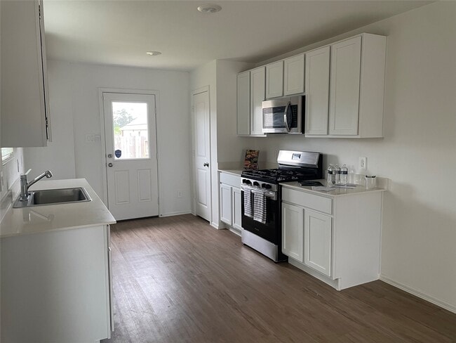 Photo - 221 Crystal Bay Ln