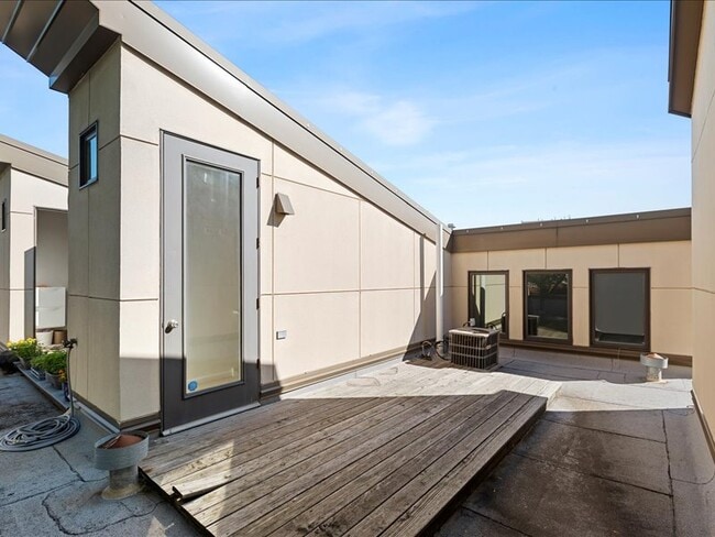 Photo - 945 N Howe-H