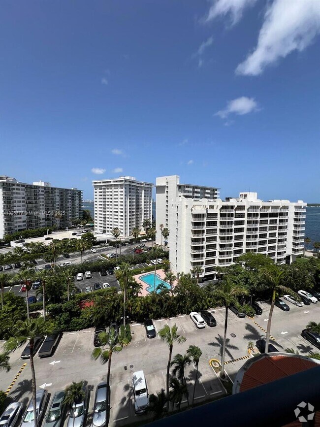 Building Photo - 1450 Brickell Bay Dr Unit 1011 Rental