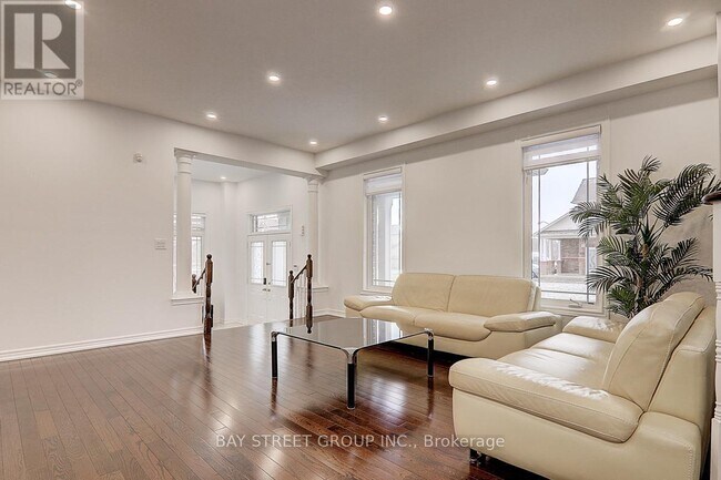 Photo - 201 Bilbrough St