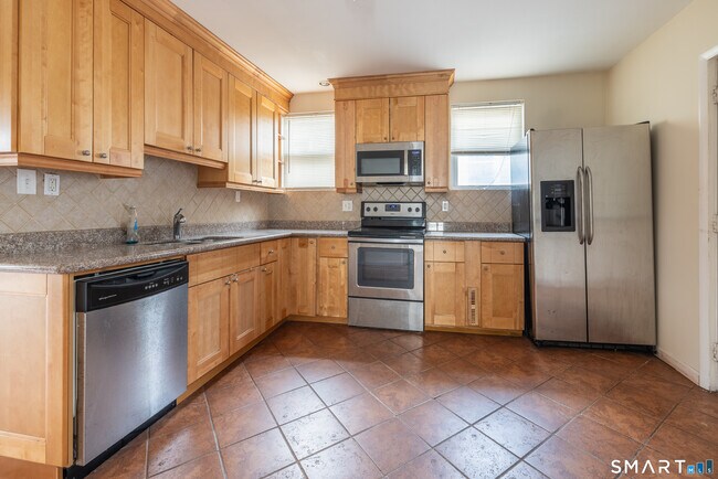 Photo - 727 Brewster St Unit 2nd Floor