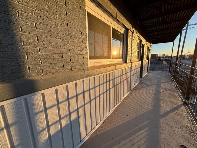 Photo - 808 Ave H