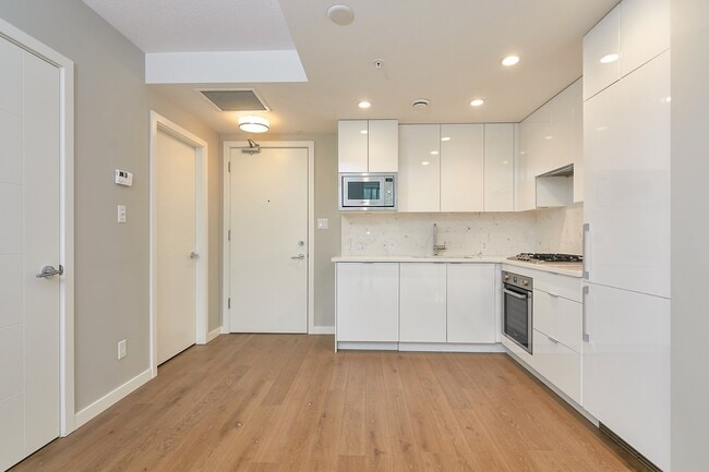 Photo - 205-2888 Cambie Unit 205