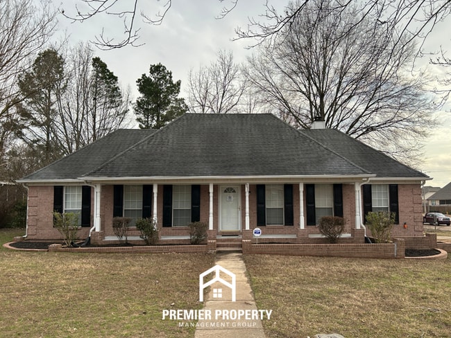 Building Photo - Spacious 3BR/2.5BA Olive Branch Home w/ Vaulted Ceilings, Fireplace, Formal Dining & Fenced Yard