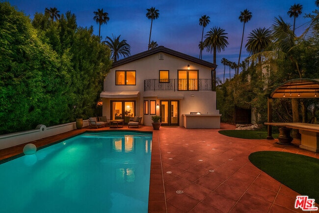 Building Photo - 209 N Doheny Dr Rental
