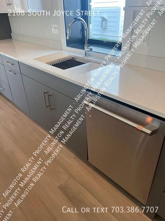 Photo - 2108 S Joyce St