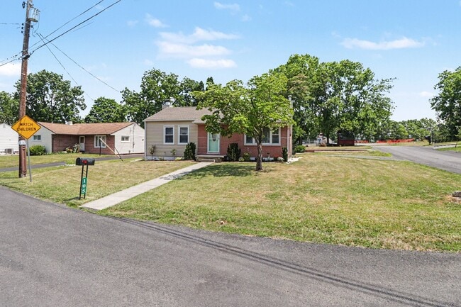 Photo - 105 Maple Dr