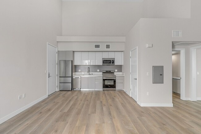 Photo - 825 Coronado-Building