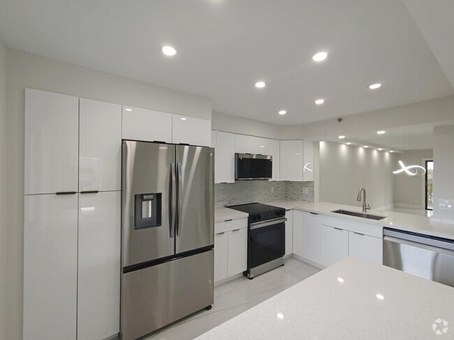Building Photo - 7240 Huntington Ln Unit 408 Rental