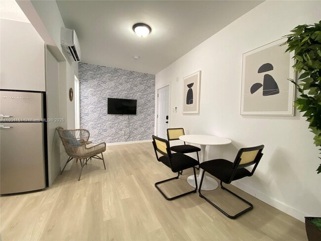 Photo - 1553 SW 7th St Unidad 5