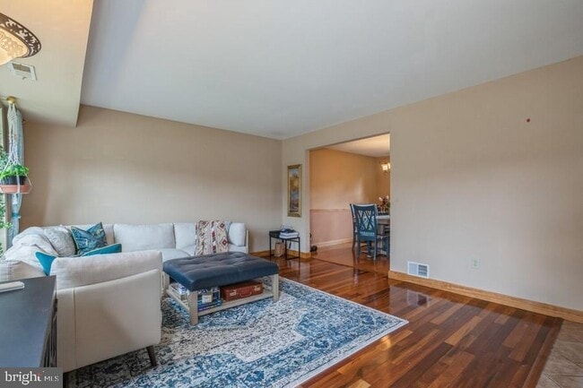 Photo - 104 Apley Dr
