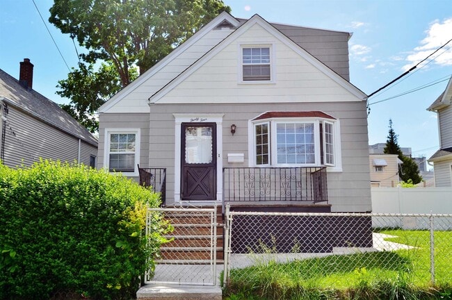 Building Photo - 34 Newman Ave Unit 1