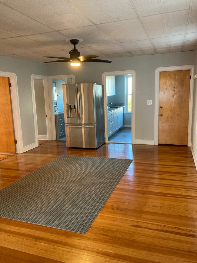 Building Photo - 56 Howland St Unit 2nd floor