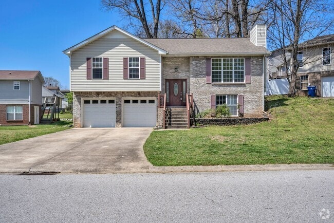 Building Photo - 3 Bedroom 2.5 Bathroom Home!