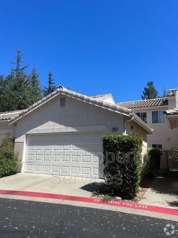 Building Photo - 1284 Chaparral Cir Rental