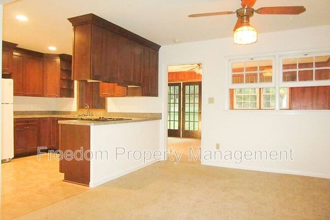 Photo - 7128 Airlie Rd