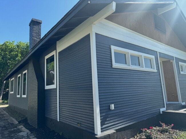 Photo - New 3 Bedroom 2 Bath on Stanley SW