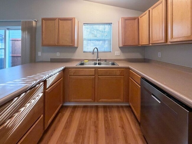 Photo - 573 Hanover St