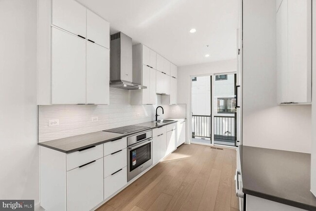 Photo - 2607 1st St NW