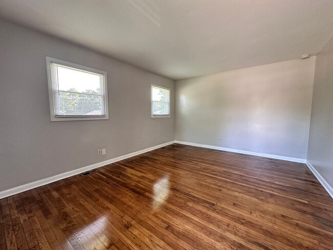 Photo - 170/172 Delmont Dr Unit 172
