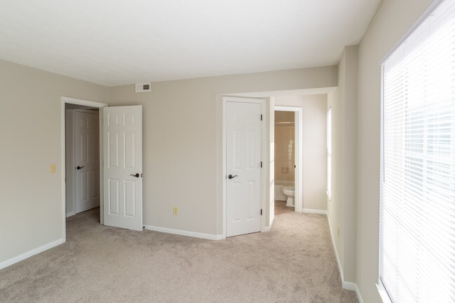 2BR, 2BA with fireplace - 1,033 SF