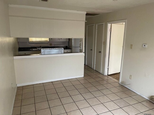 Building Photo - 6879 Cezanne Ave Unit A