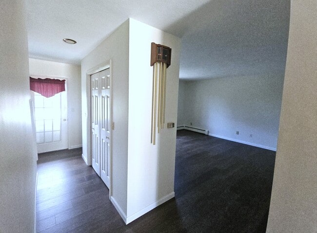 Entryway 9.2 x 10.6 - 161 Eastland Dr