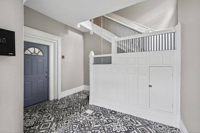 Photo - 812 7th St SE