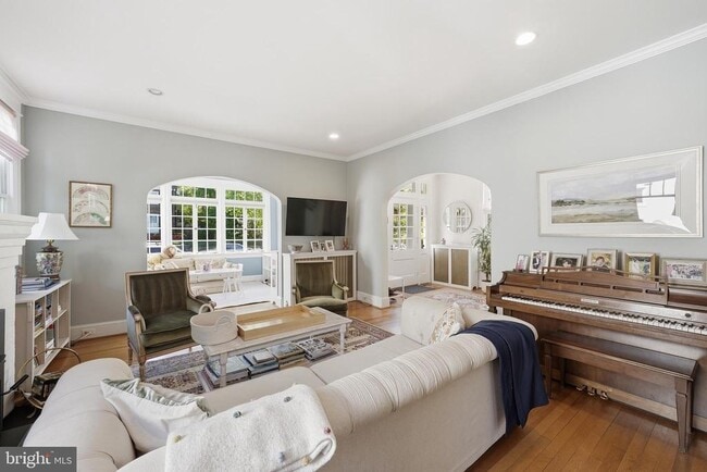 Photo - 3357 Stuyvesant Pl NW