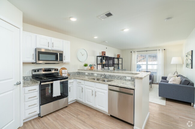 2BR, 2BA - 1,083SF - Kitchen