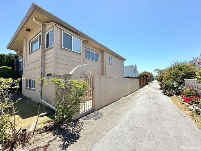Photo - 1001 Sloat Blvd Townhome