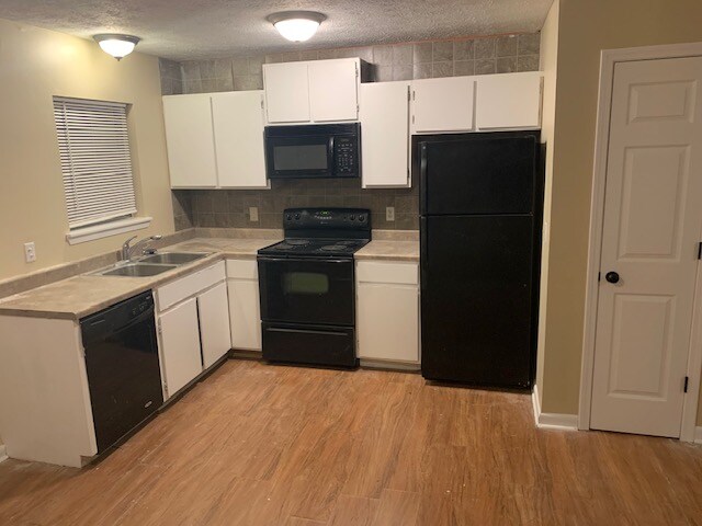 Photo - 1120 E Lee Blvd Unit 135