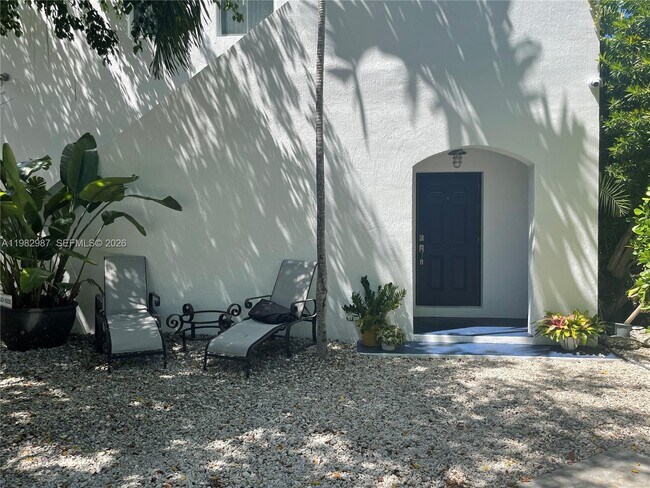 3421 SW 25th St Unit 01