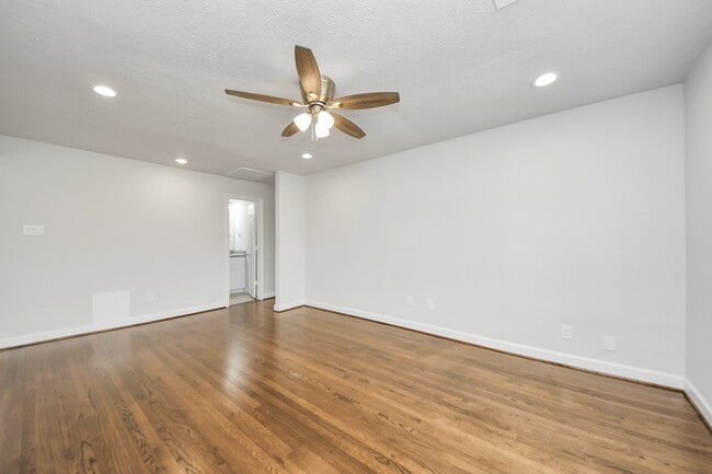 Photo - 6934 Neff St