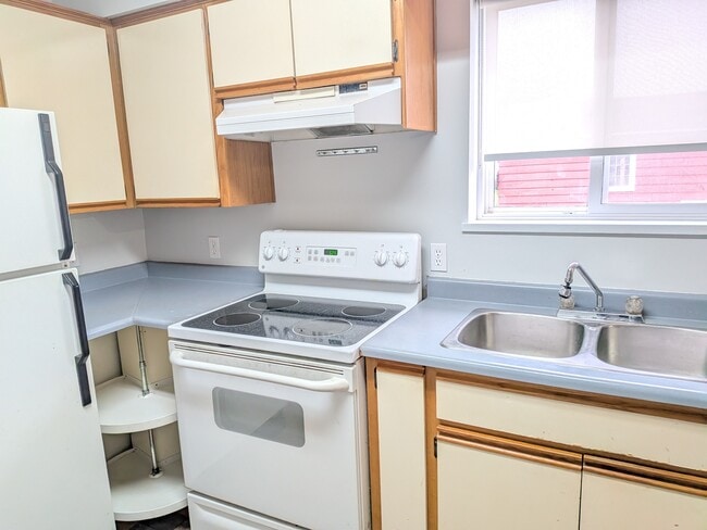 Photo - 9235 Woodbine St Unit 4