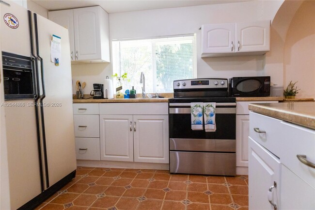 Photo - 271 NE 154th St