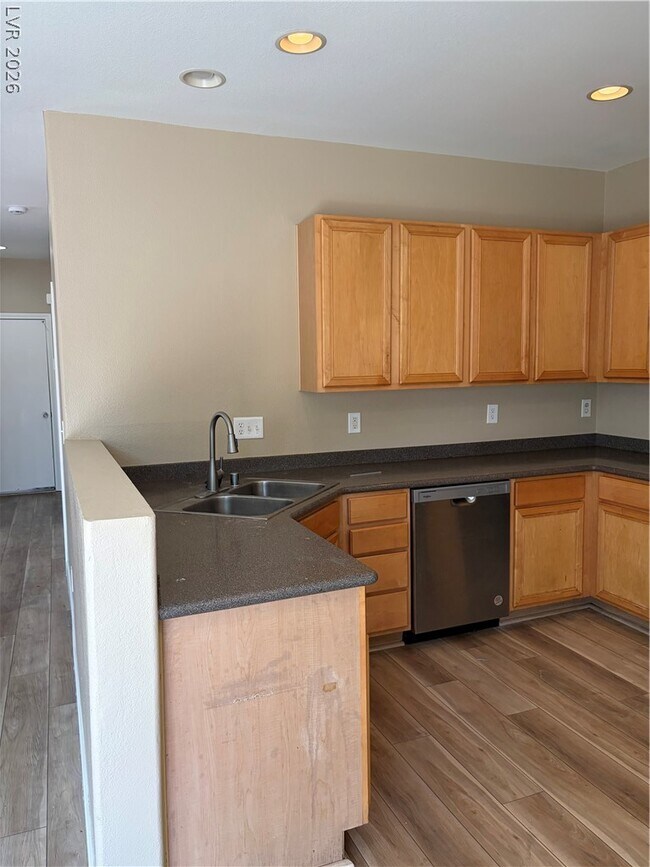 Building Photo - 3761 Hollycroft Dr