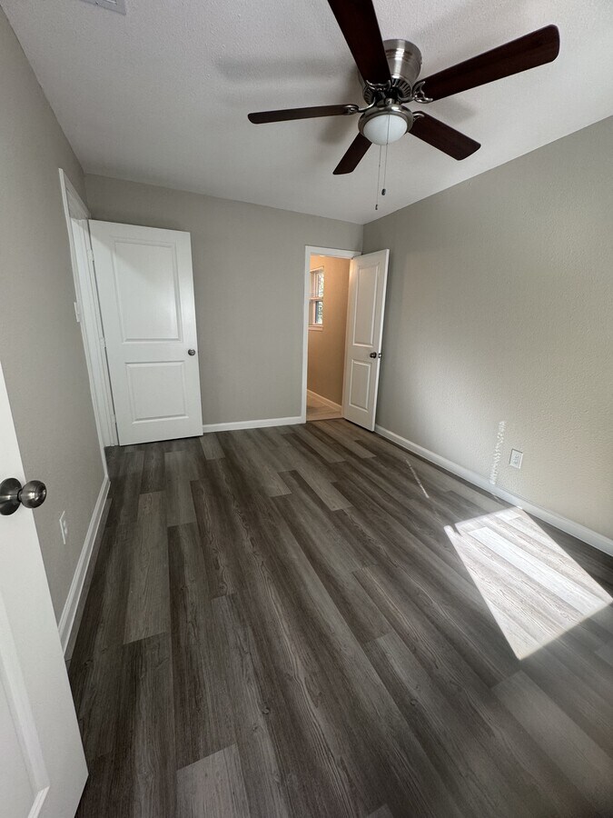 Photo - 111 Minnie Dr