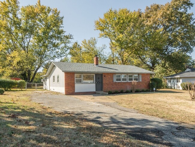 Building Photo - Renovated 3BR/2BA in Whitehaven