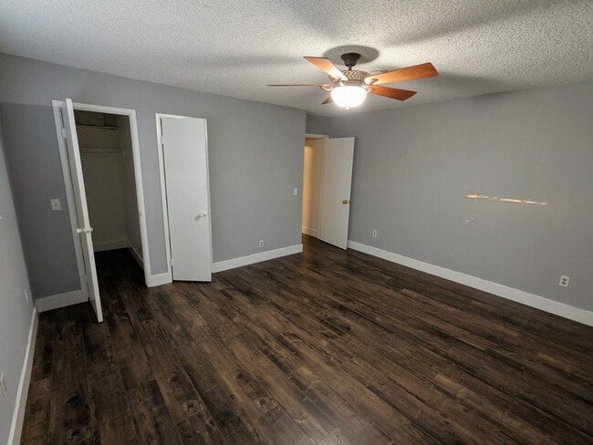Photo - 4905 Raley Blvd