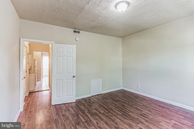 Building Photo - 1106 Queen St NE Rental