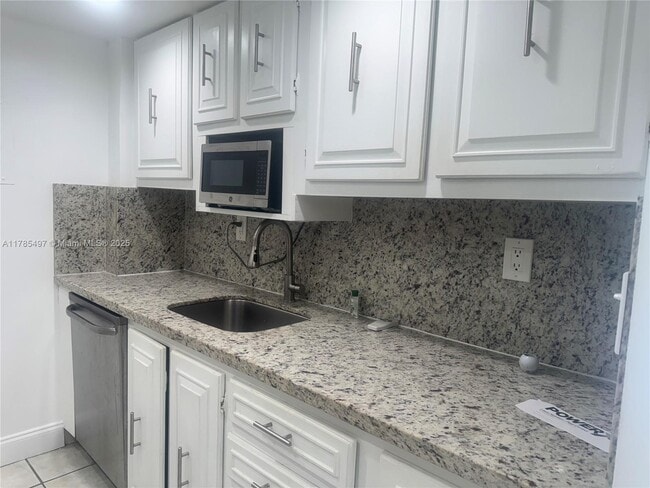 Photo - 2450 NE 135th St Unit 408