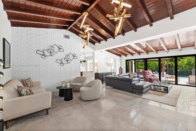 920 Paradiso Ave