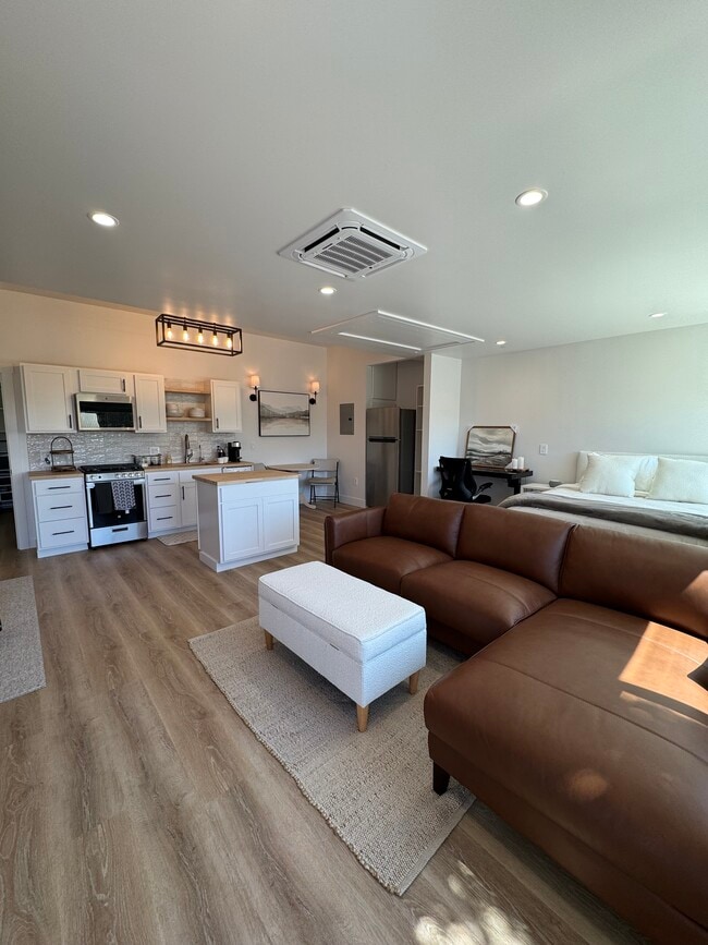 Building Photo - 245 Country Hills Ln Unit Furnished The Cottage Rental