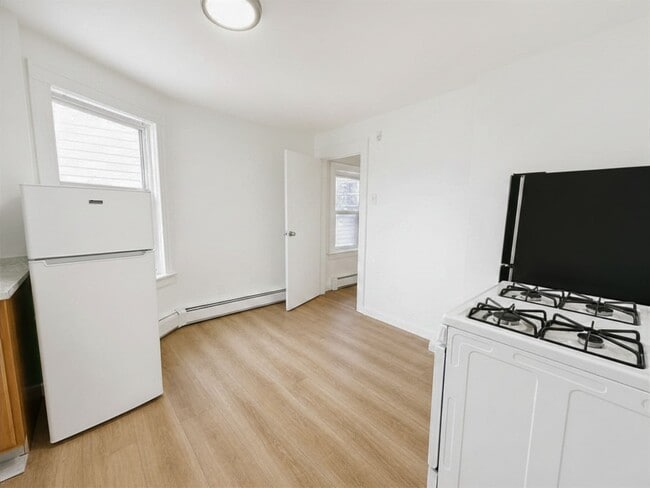 Kitchen - 276 Atlantic St Unit 3