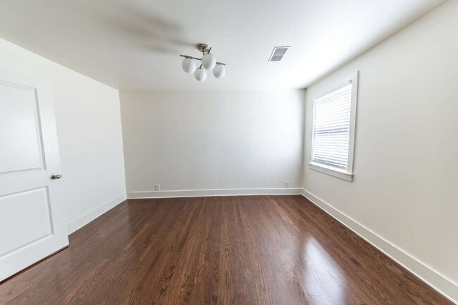 Photo - Renovated Condo on Fatherland, Minutes to ... Unidad Apt. 4