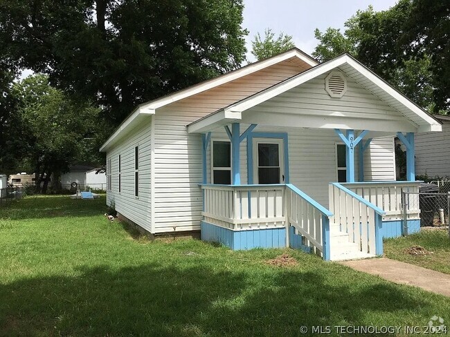 Building Photo - 907 B St SE Rental