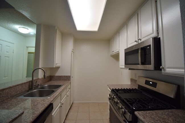 11594 Moorpark St Unidad 106
