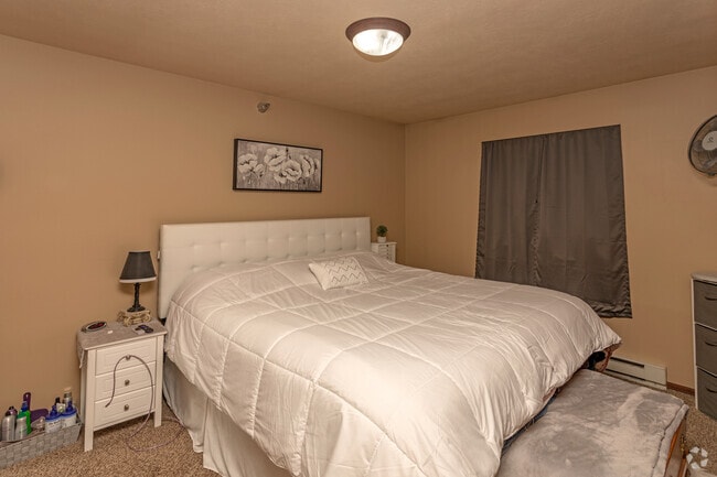 1BR, 1BA - 619SF
