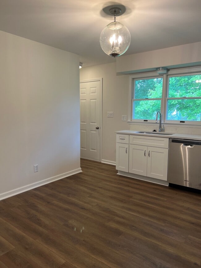 Photo - 141 Raine St